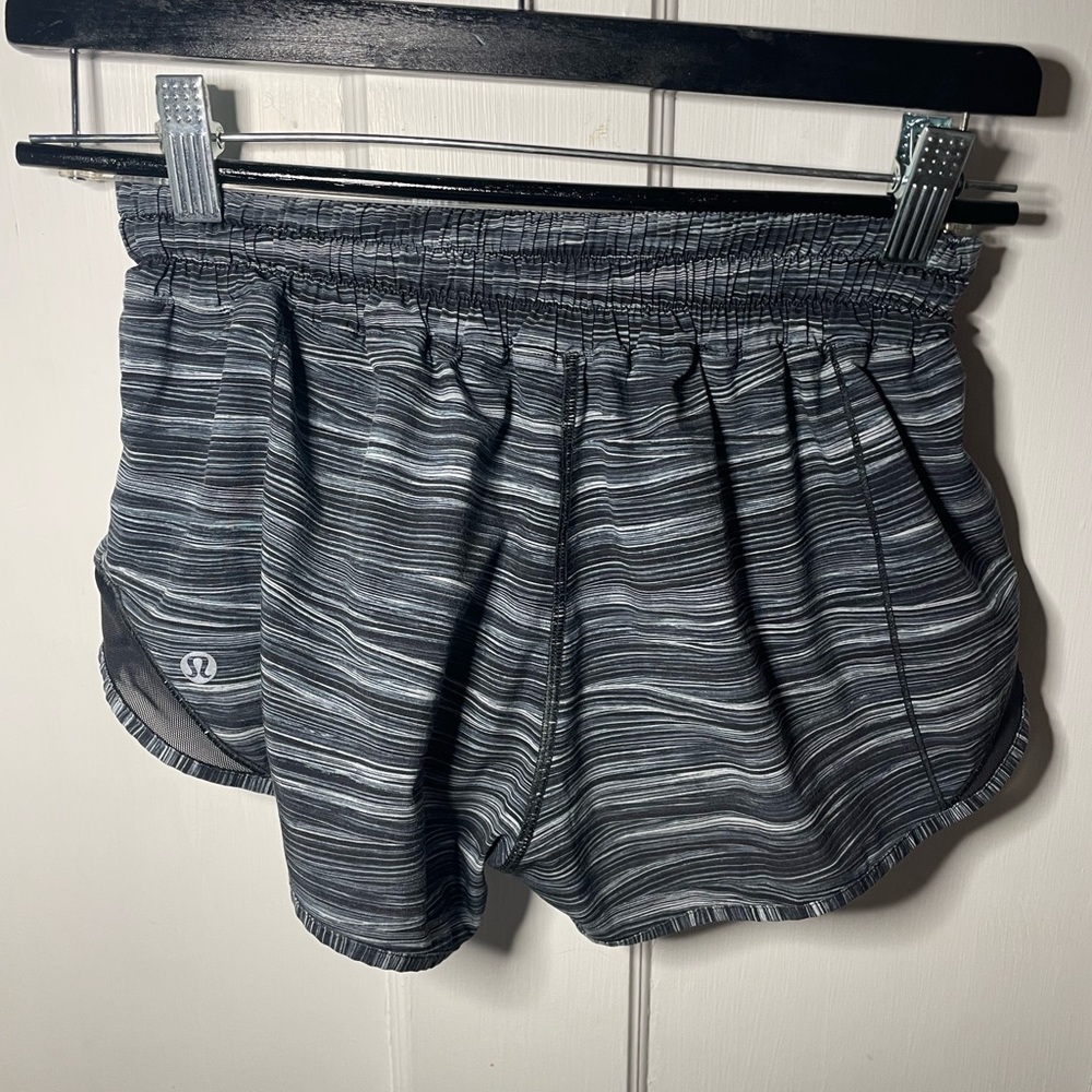 Lululemon Hotty Hot Low-Rise Lined Short 2.5"